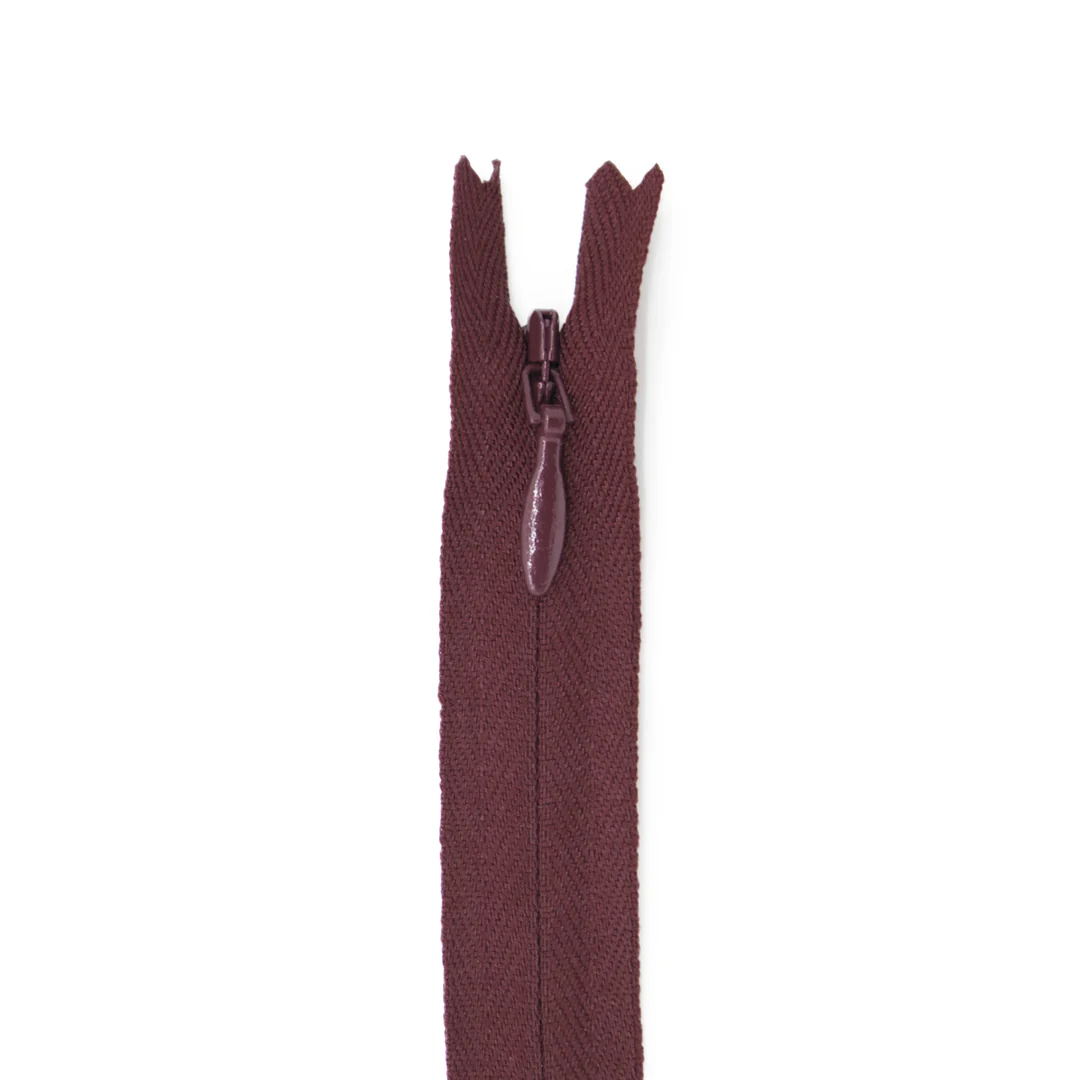 22" (56cm) Invisible Zipper - Image 19
